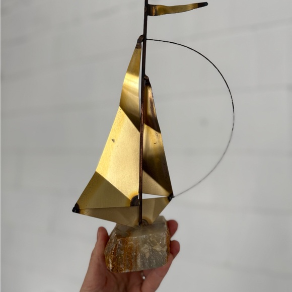 Signed MCM brass Gold Sailboat Sculpture on stone rock - Picture 3 of 7
